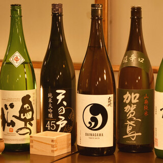 冷酒も熱燗も◎親しみやすい日本酒がずらり
