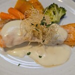 キッチン ブルー グローブ - 正面から、カダイフの上にはパセリ？