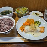 キッチン ブルー グローブ - 鮭ポワレ　ノルマンディー風ソース