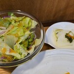 キッチン ブルー グローブ - サラダ、お新香のアップ