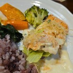 キッチン ブルー グローブ - ポワレにサラダを添えて