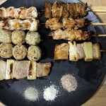 日本一 - 料理写真:右　タレ　左塩