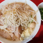 ラーメン二郎 - ラーメン半分＋ニンニク少し＋青ネギうずら