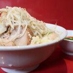 ラーメン二郎 - ラーメン半分＋ニンニク少し＋青ネギうずら