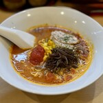 八の角とまとらーめん - とまとらーめん（900円）