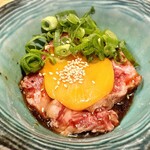 焼肉にくちょ - 和牛レアステーキユッケ