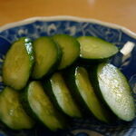 うなふじ - 大将が漬けたキュウリも絶品