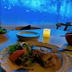 aruhi_morinonaka - 若鳥のバジルソテー、arumoriサラダと一緒に