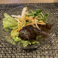 肉匠 みつ平 - ランチのミニサラダ