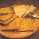 パークモア - カマンベールは塩味の強い白カビタイプ！