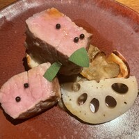 QUINDI - 北海道、菊地ファームの仔牛の、しっとりした焼き物