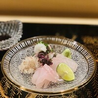 鍋茶屋 光琳 - ③【造り】
                  青森産メジマグロ炙り、アラ、アコウ（キジハタ）
