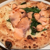 PIZZERIA347 by il pinolo - 鮭とほうれん草のピザ
                生地が本格的！
