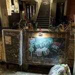 ドッグベリー - 外観・高円寺北口徒歩4分。奥の階段から2階へ。