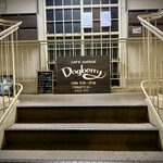 ドッグベリー - この階段を2階へ