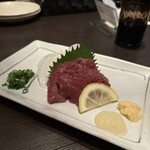 本格水炊きと博多もつ鍋 地鶏と九州料理 居酒屋 鳥邸 - 