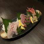 本格水炊きと博多もつ鍋 地鶏と九州料理 居酒屋 鳥邸 - 