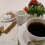 レストラン ル ボヌール - コーヒー　焼き菓子