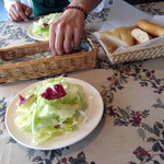 Munakata - ランチのサラダとパン