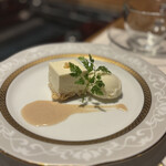 お肉屋 けいすけ 三男坊 - 自家製チーズケーキと季節のジェラート
