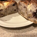 バックシュトゥーベ ツオップ - ハーモニッシュ（クリームチーズ・クランベリー・ブルーベリー・くるみ）