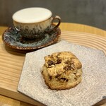 アンドテイ - ・日本茶ミルクティー
      茶葉：有機ほうじ茶
      プラントミルク：ソイミルク
      甘さ：ストレート
      
      ・全粒粉スコーン 胡桃