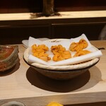 千葉たかおか - 目の前で海胆が分けられ水切り