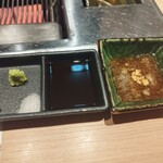 にく稲 - 醤油・玉ねぎ醤油・わさび・塩・ブラックペッパー