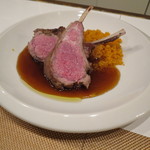 NZ産の乳飲み仔羊、木の芽のソースで、クスクスと共に3