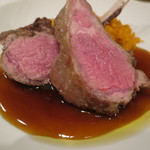 NZ産の乳飲み仔羊、木の芽のソースで、クスクスと共に