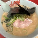 ラーメン山岡家 - 醤油ラーメン（カタメアブラヌキ）
690円