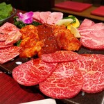 和牛炭火焼肉・韓国料理 じろべ  上尾店 - 特選セット