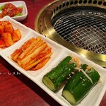 和牛炭火焼肉・韓国料理 じろべ  上尾店 - キムチ盛り合わせ