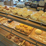 ヴィ・ド・フランス - 店内　焼き立てパンがいっぱい