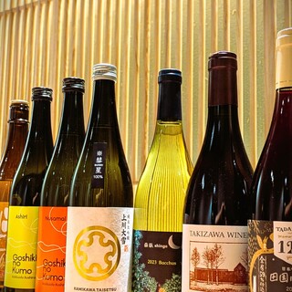 北海道の日本酒やワインをはじめ、ナチュールワインなど種類豊富