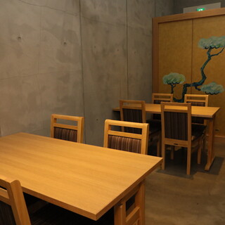 【2階】和とモダンが融合した空間は半個室を複数ご用意