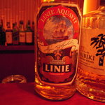 バー ル・サロン - アクアビットのボトル