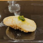 北新地 鮨 聚楽 - ホタテ✨️青じそ＆ハジルのバージルオイルがけ✨️ライム絞り✨️斬新だけど、超美味✨️