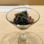 北新地 鮨 聚楽 - 色鮮やかな金時草烏賊下足の冷製煮浸し✨️