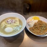 ヌードル＆スパイスカレー 今日の1番 - 朝限定セット ¥1.000-(税込)
      かけそば(煮干しラーメン)＋本日のカレー
      ※カレーは和風キーマカレー