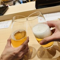 北新地 鮨 聚楽 - 可愛く小瓶を半分個の乾杯(///ω///)(笑)
                    ｶﾝﾊﾟ━(*´ω｀)o∪∪o(´ω｀*)━ｲ