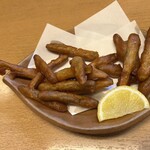 とり八 - ごぼう唐揚げ６８０円。最近？良く見かけますが、コスパも良く、罪悪感もなく（笑）、良きおつまみですよね。
