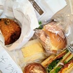 ル・クロワッサン 東中浜店 - 以前は サンドイッチにしたのですが 今日はクラブサンドにしてみました　ハンバーガーも 今日初めて 頼みます