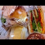 ル・クロワッサン 東中浜店 - 袋にもりもりパンが入っています(⁠*⁠´⁠ω⁠｀⁠*⁠)