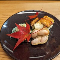 割烹 市川 - お付きだし①　青菜の白和え・茹で落花生・鱧寿司