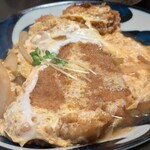 中央酒場 - カツ煮650円　大瓶650円