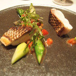 TIRPSE - 鯛のソテー　トマトとオリーブのソース　ケッパーの香り