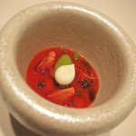 TIRPSE - デザート　苺のスープ　ホワイトチョコレートと紫蘇のアイスを添えて