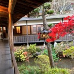 旅館花屋 - 紅葉がチョット残ってたぁ