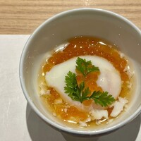 鮨やすぞう。 - 温泉卵のイクラがけ